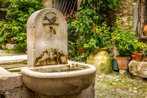 Fuente Saint Paul Francia —  Fotos de Stock