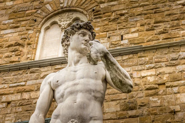 意大利佛罗伦萨德拉西诺里亚广场米开朗基罗的大卫雕像复制品 — 图库照片