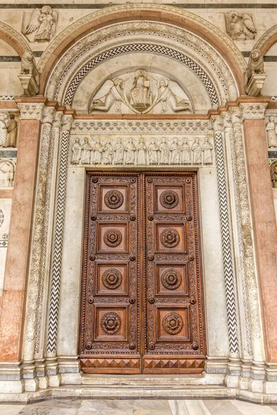 Drzwi Katedry San Martino Lucca Toskania Włochy — Zdjęcie stockowe