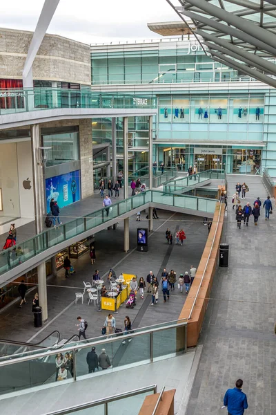 Liverpool Inglaterra Abril 2017 Personas Caminando Centro Comercial Liverpool One —  Fotos de Stock