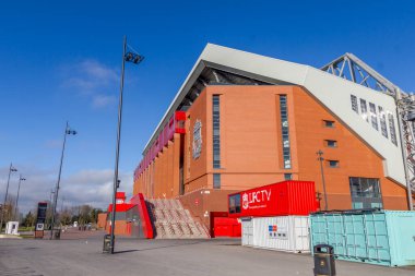 Liverpool, İngiltere - 1 Nisan 2017: Anfield Stadyumu, Liverpool Futbol Kulübü 'nün evi. Burası İngiltere 'deki en büyük altıncı futbol stadyumu..