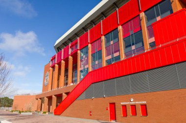 Liverpool, İngiltere - 1 Nisan 2017: Anfield Stadyumu, Liverpool Futbol Kulübü 'nün evi. Burası İngiltere 'deki en büyük altıncı futbol stadyumu..