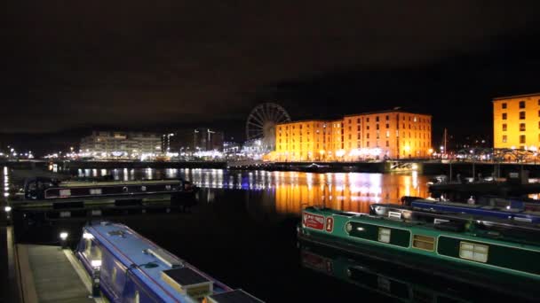 英国利物浦 2017年4月3日 夜间俯瞰码头头像 这个地方是利物浦海上商城联合国教科文组织世界遗产的一部分 — 图库视频影像