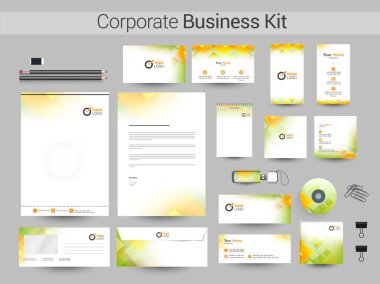 İş kiti ile yeşil ve sarı soyut tasarım.