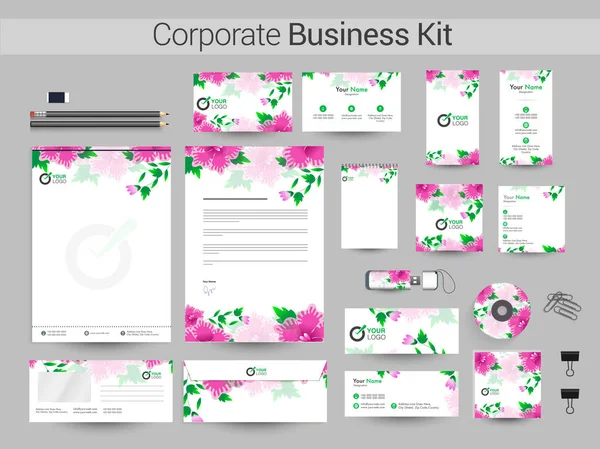 Kurumsal iş kiti ile pembe çiçekler.