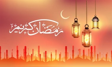 Web sitesi başlığı veya afiş tasarımı kaligrafi Arapça metinle Ramazan Kareem, cami siluet ve asılı fenerler. 