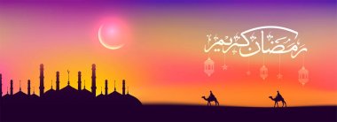 Camii ve gece arka plan, fenerler asma Arapça kaligrafi metin Ramazan Kareem deve siluet sürme insanlar Web üstbilgi veya afiş tasarımı. 