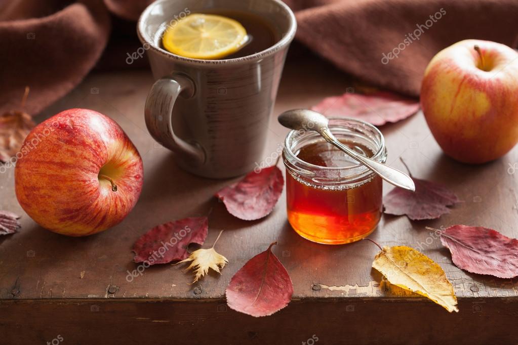 https://st3.depositphotos.com/1001944/12559/i/950/depositphotos_125591992-stock-photo-hot-lemon-honey-tea-warming.jpg