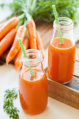 taze havuç suyu ve sebze
