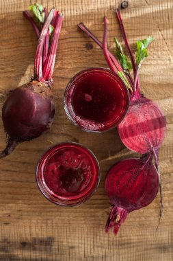 taze sağlıklı pancar suyu ve bitkisel