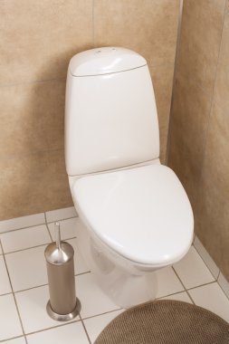 Modern banyoda beyaz klozet