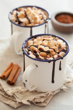 şekerleme sıcak çikolata mini lokum tarçın kış içki