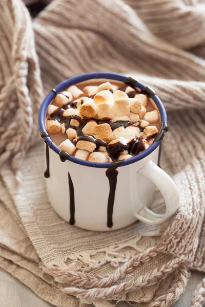 S'mores cioccolata calda mini marshmallows cannella bevanda invernale — Foto Stock