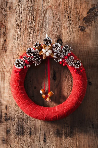 Red christmas wreath handmade diy decoration — Stock Photo, Image