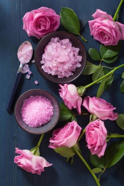 Gül çiçek bitkisel tuz spa ve aromaterapi için