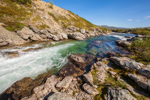 Sonnige Landschaft Norwegen Berge Taubenrefjell Fluss — Stockfoto