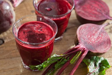 taze sağlıklı pancar suyu ve bitkisel