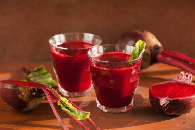 taze sağlıklı pancar suyu ve bitkisel