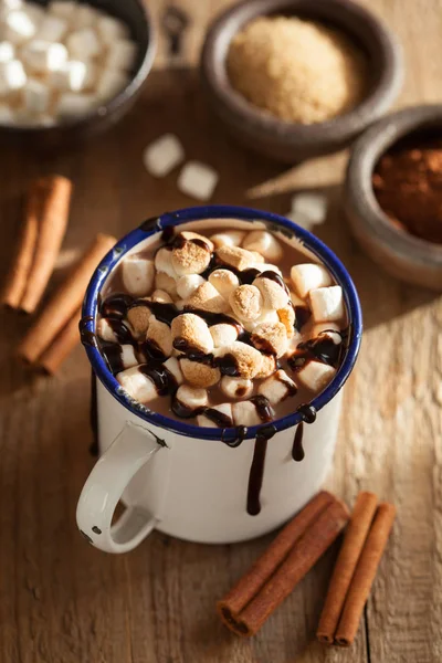 S'mores hot chocolate mini marshmallows cinnamon winter drink — Stock Photo, Image