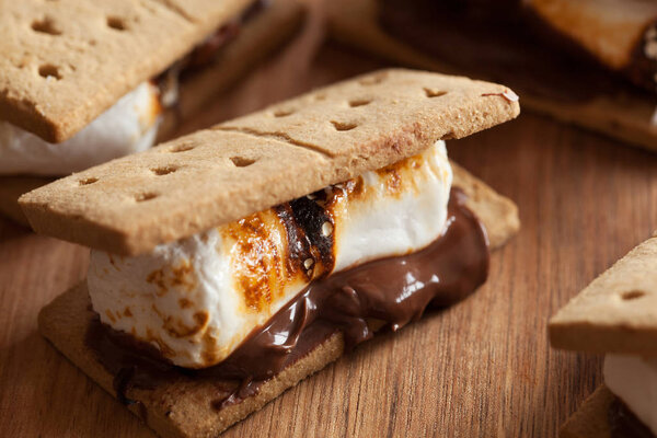 домашние зефирные зефирки с шоколадом на крекерах
