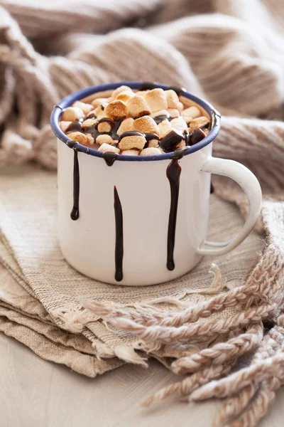 S 'mores chocolate quente mini marshmallows canela bebida de inverno — Fotografia de Stock
