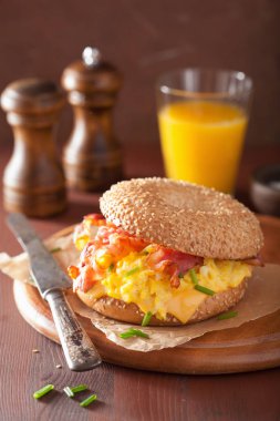 simit yumurta pastırma peynirli sandviç Kahvaltı
