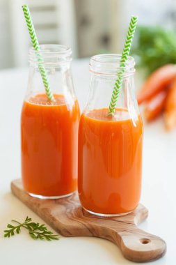 taze havuç suyu ve sebze
