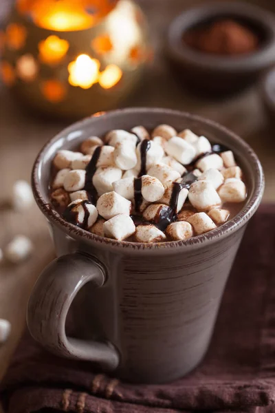 Forró csoki, mini marshmallows felmelegedés ital — Stock Fotó