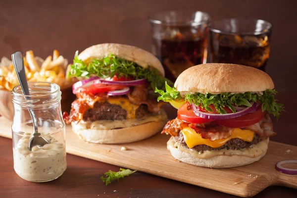 Szalonna sajt burger marha patty paradicsom hagyma — Stock Fotó