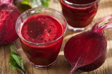 taze sağlıklı pancar suyu ve bitkisel