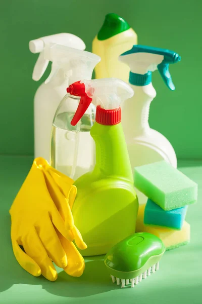 Articoli per la pulizia spazzola spugna spugna guanto — Foto Stock