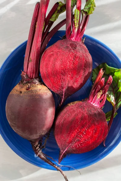 Raw beetroot on wooden background — Stock Photo, Image