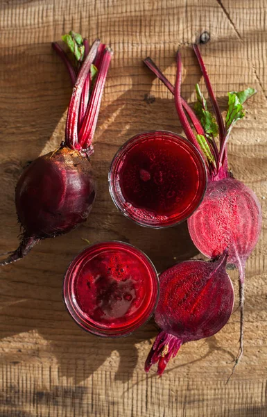 Suco de beterraba saudável fresco e vegetal — Fotografia de Stock