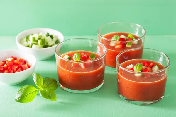 Kall gazpacho soppa i glas — Stockfoto