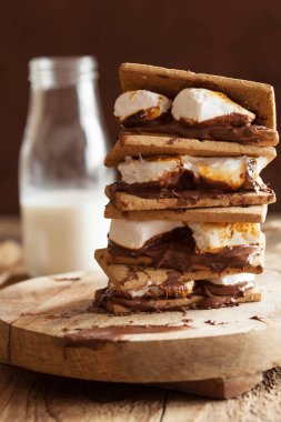 ev yapımı lokum şekerleme kraker çikolata ile