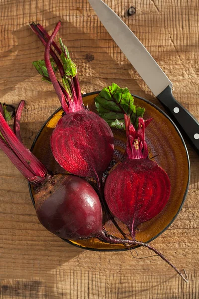 Raw beetroot on wooden background — Stock Photo, Image