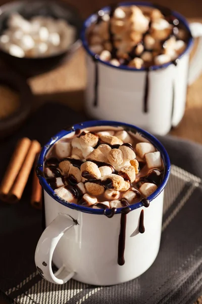 S'mores hot chocolate mini marshmallows cinnamon winter drink — Stock Photo, Image