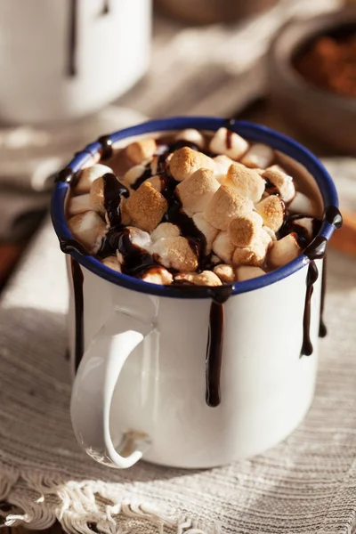 S'mores hot chocolate mini marshmallows cinnamon winter drink — Stock Photo, Image