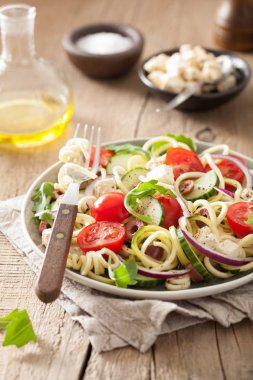 Kabak salatası Yunan Biberi domates peynir zeytin c ile spiralized