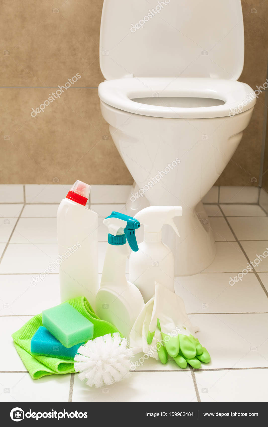 schoonmaak artikelen handschoenen borstel witte WC kom badkamer ... schoonmaak artikelen handschoenen borstel witte WC kom badkamer ...
