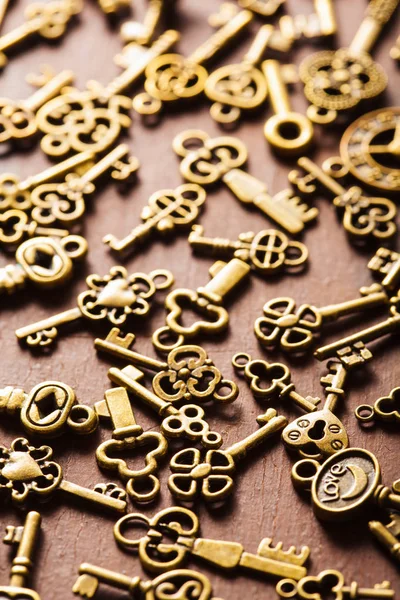 Steampunk старые винтажные металлические ключи фон — стоковое фото