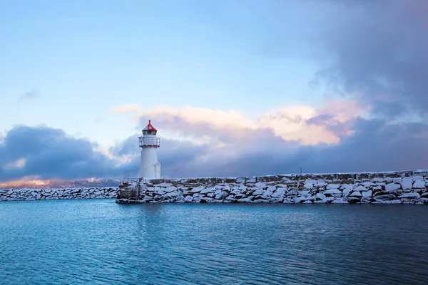 Vista de inverno de um farol em Trondheim — Fotografia de Stock