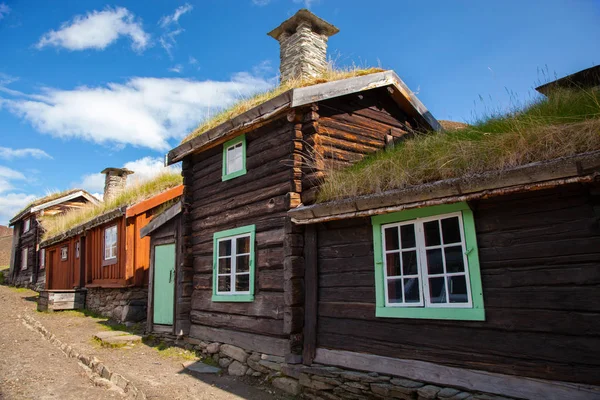 Traditionele huizen van de stad van de kopermijnen van Roros, Noorwegen — Stockfoto