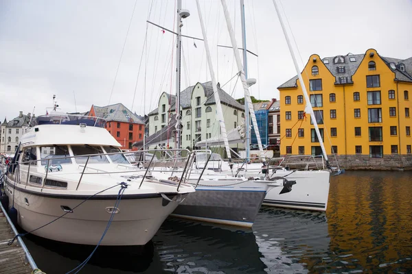 Casas de Alesund ciudad Noruega —  Fotos de Stock