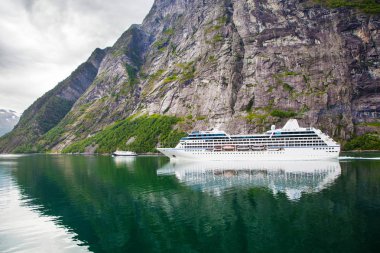 cruise gemi içinde geiranger fiyort, Norveç