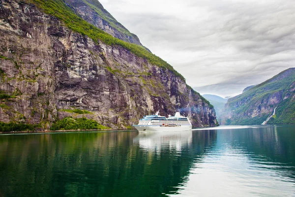 cruise gemi içinde geiranger fiyort, Norveç