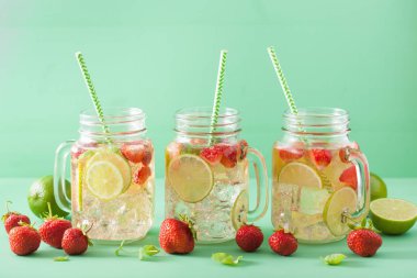 çilek ve kireç mason kavanoza ferahlatıcı yaz limonata