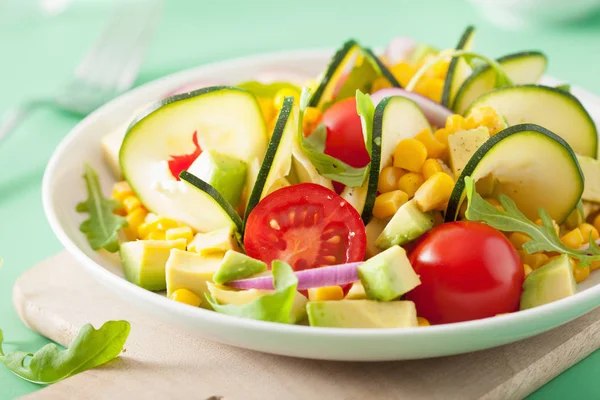 Spiralized courgette salad with sweetcorn tomato avocado, health — Stock Photo, Image