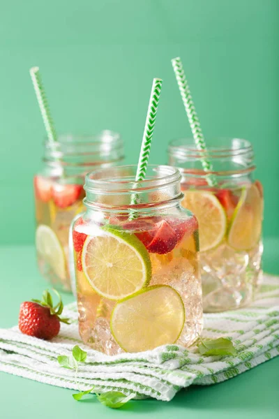 çilek ve kireç mason kavanoza ferahlatıcı yaz limonata