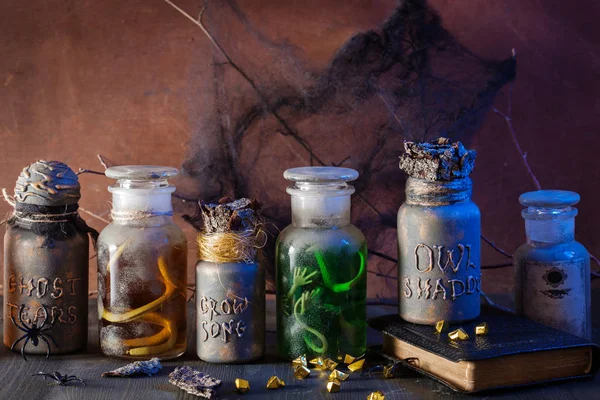 cadı eczacı kavanozları sihirli iksirler cadılar bayramı dekorasyonu